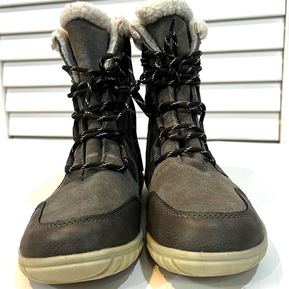 Magellan Outdoors | Leather Fuzzy Faux Fur Snow Winter Booties - Picture 4 of 10